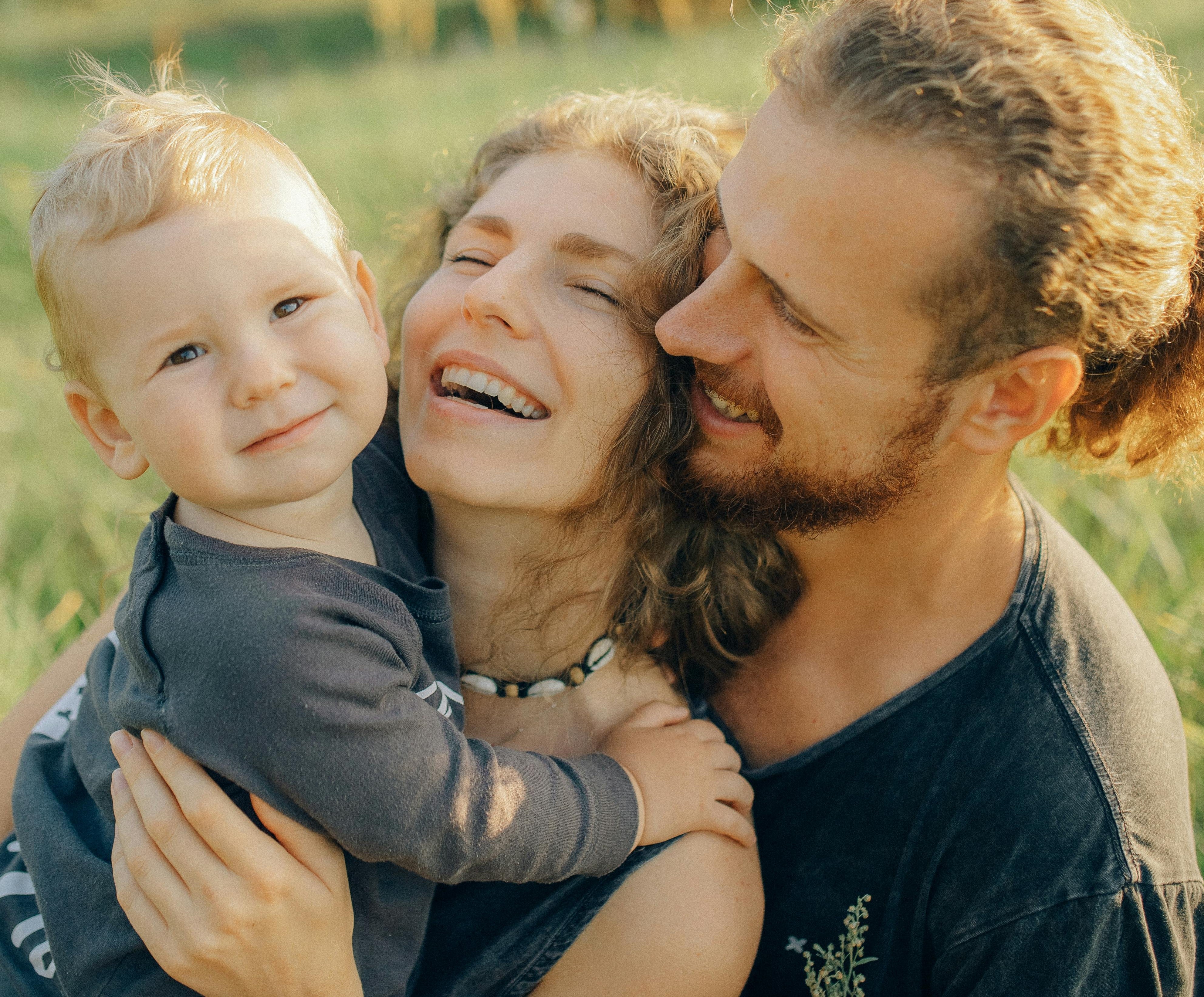 Famiglia felice con bambino